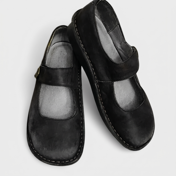 SIGNATURE FLAT SHOES