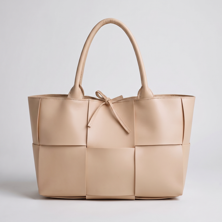 SOPHISTICATED LEATHER TOTE